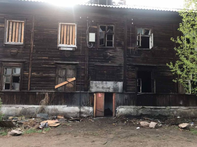 В центре Улан-Удэ горел заброшенный барак В центре Улан-Удэ горел заброшенный барак