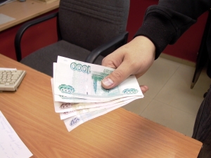 Директор центра занятости в Бурятии вымогал деньги у своих работников