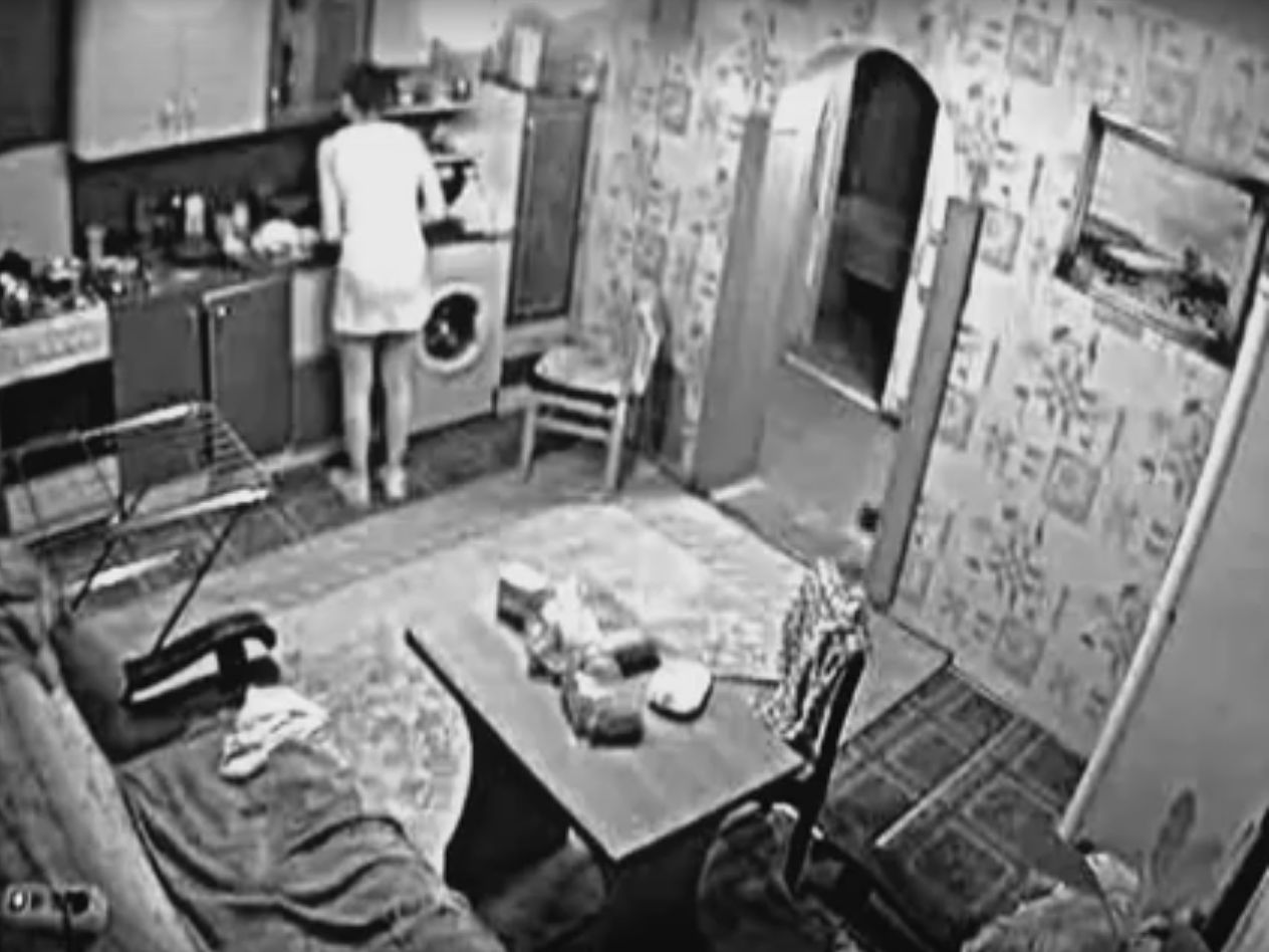 Любительская запись со скрытой камеры записавшей утренний интим молодожёнов