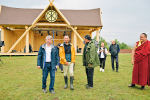Глава Бурятии поздравил Даши Намдакова с открытием ленд-арт парка Тужи