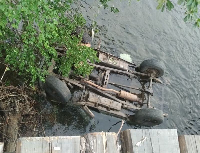 В Бурятии автомобиль упал в реку, погибли три человека