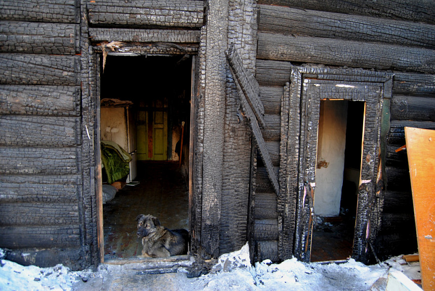 В Улан-Удэ на пожаре в доме обгорел мужчина