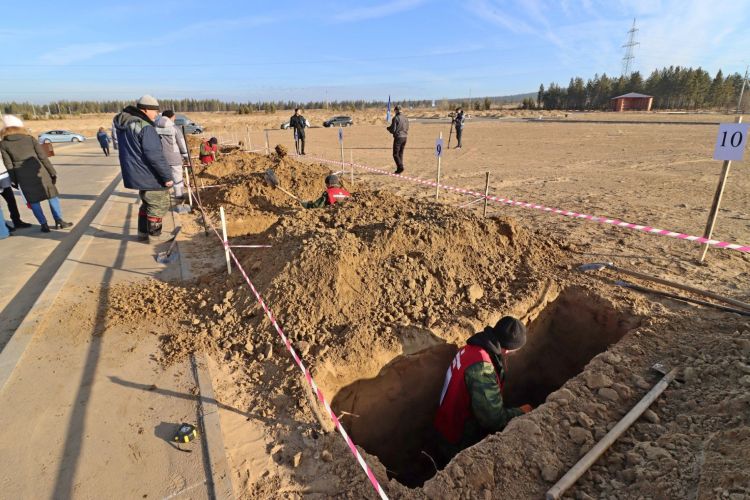 В Улан-Удэ выбрали самого быстрого гробокопателя