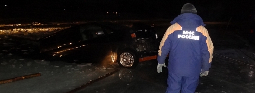 В Бурятии провалилась под лед машина (ОБНОВЛЕНО) В Бурятии провалилась под лед машина (ОБНОВЛЕНО)