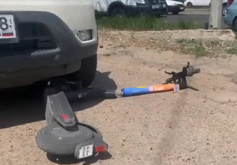 В Улан-Удэ автомобиль сбил школьника на электросамокате В Улан-Удэ автомобиль сбил школьника на электросамокате