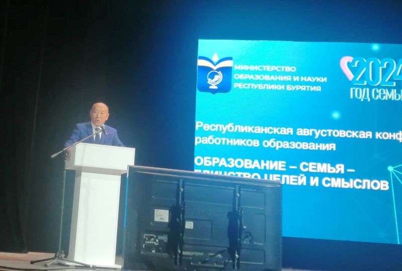Баир Гармаев высоко оценил труд педагогов Баир Гармаев высоко оценил труд педагогов