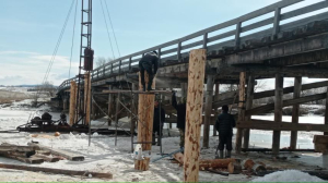 Предприимчивые жители села Элэсун в Бурятии сами отремонтировали  мост