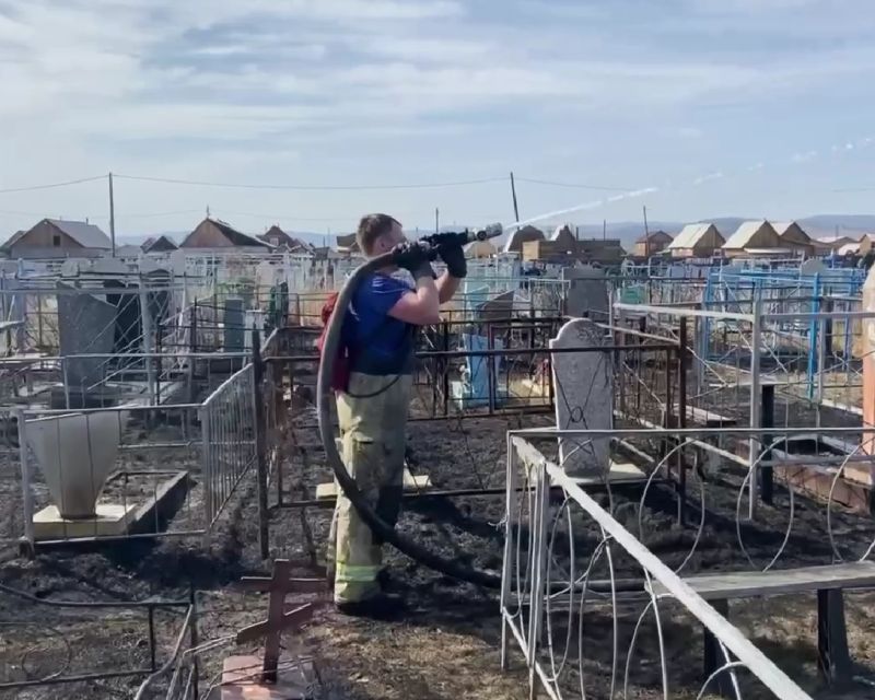 В пригороде Улан-Удэ горело кладбище В пригороде Улан-Удэ горело кладбище
