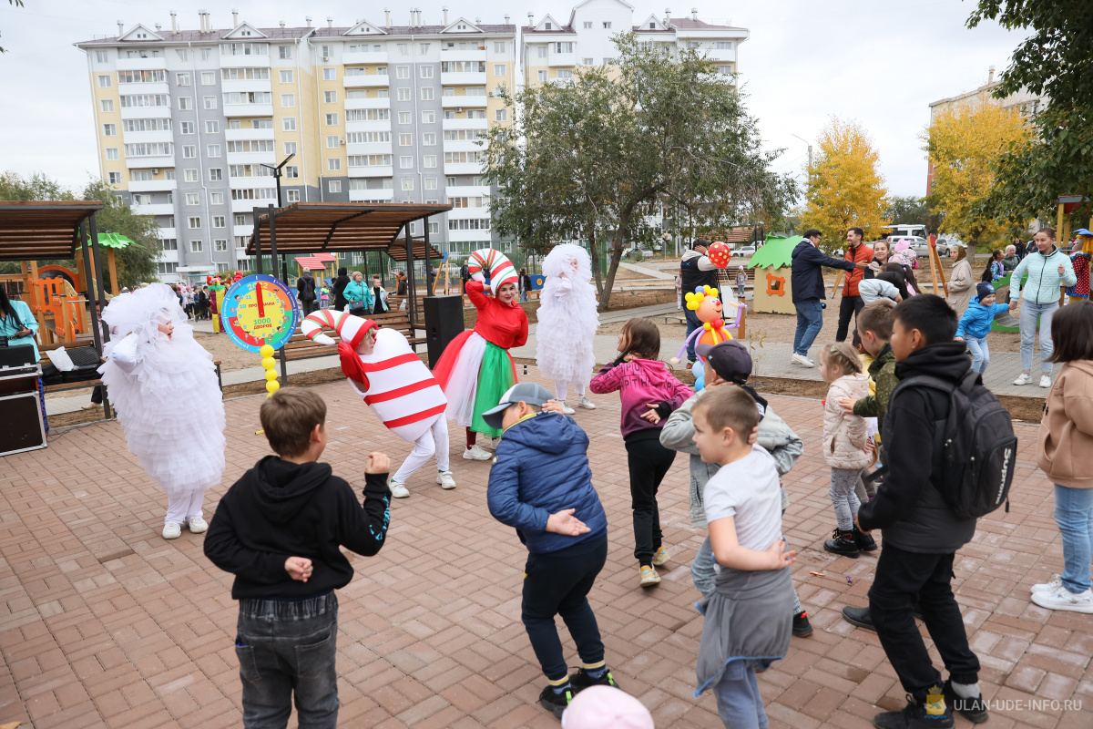 Шумяцкого улан удэ. Парк Лион Улан-Удэ. Открытие площадки в центре города Улан-Удэ. Сквер Сенчихина Улан-Удэ. Сквер на улице Сенчихина в Улан-Удэ.