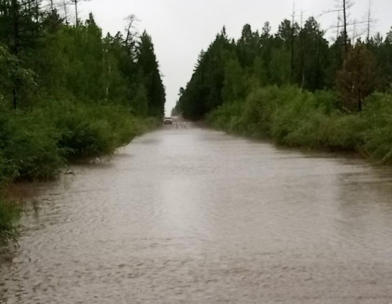 В Бурятии затопило дорогу в Курумканском районе