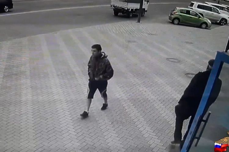 В Улан-Удэ ищут разбойника в шортах и камуфляже В Улан-Удэ ищут разбойника в шортах и камуфляже