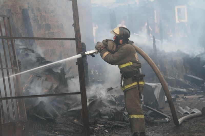 В Бурятии женщина попала в реанимацию после пожара в доме