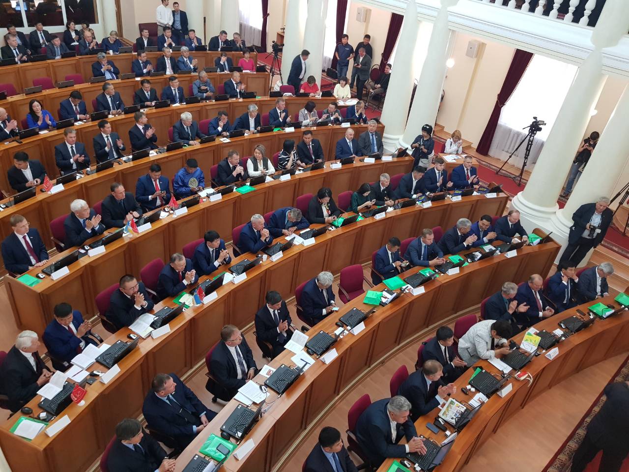 Фракцию «Единой России» в Хурале Бурятии обвинили в мелочности Фракцию «Единой России» в Хурале Бурятии обвинили в мелочности