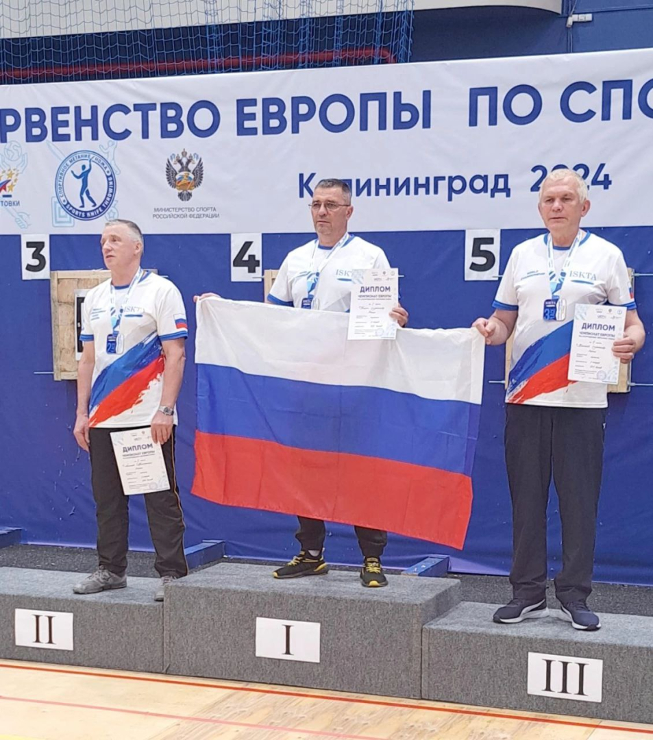 Александр Тырин из Бурятии выиграл два золота на Чемпионате Европы по спортивному метанию ножа Александр Тырин из Бурятии выиграл два золота на Чемпионате Европы по спортивному метанию ножа