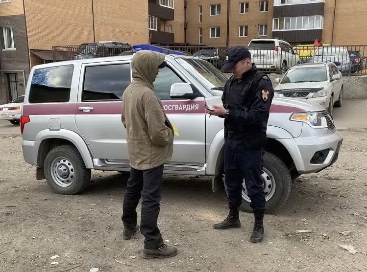 В Улан-Удэ разбойники с ножом напали на мужчину в подъезде В Улан-Удэ разбойники с ножом напали на мужчину в подъезде