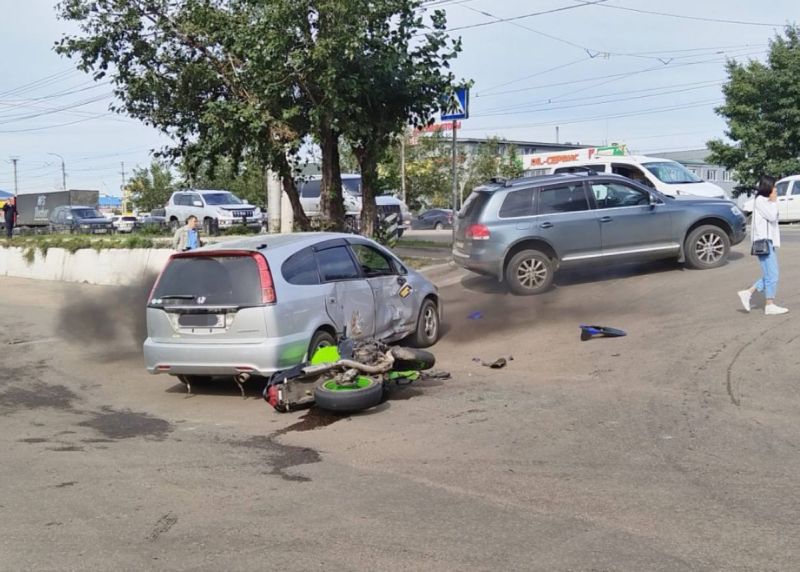 ДТП с мотоциклистом произошло на проспекте Автомобилистов в Улан-Удэ