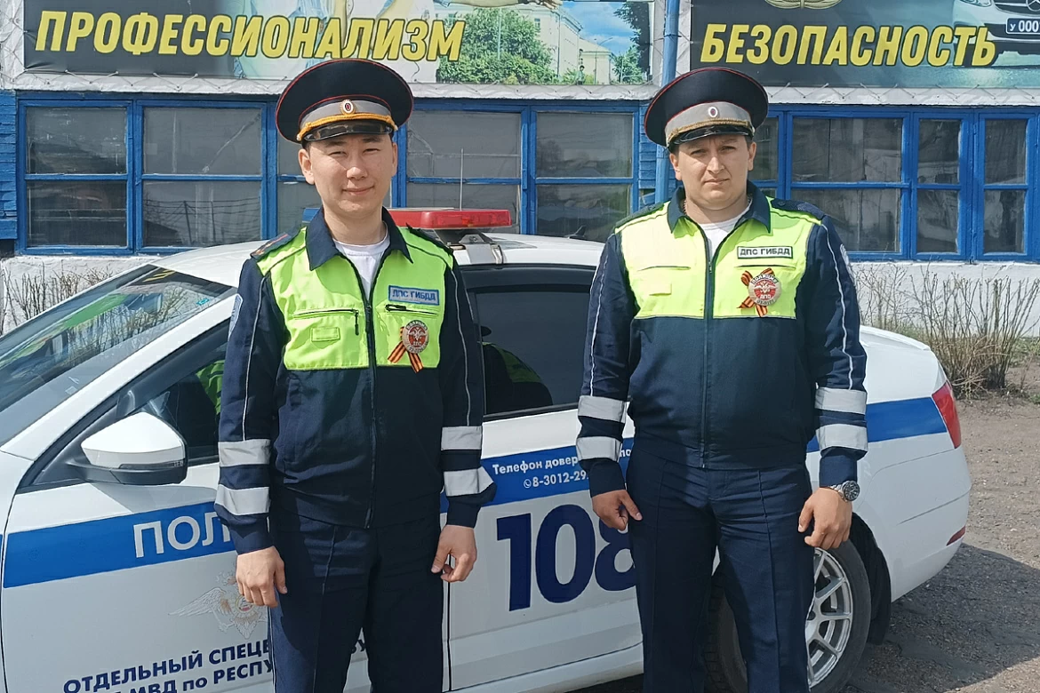 В Улан-Удэ полицейские спасли дом В Улан-Удэ полицейские спасли дом