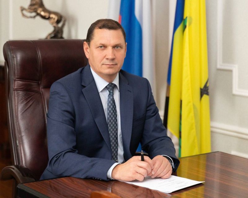 Мэр Улан-Удэ поздравил горожан с юбилеем Победы Мэр Улан-Удэ поздравил горожан с юбилеем Победы