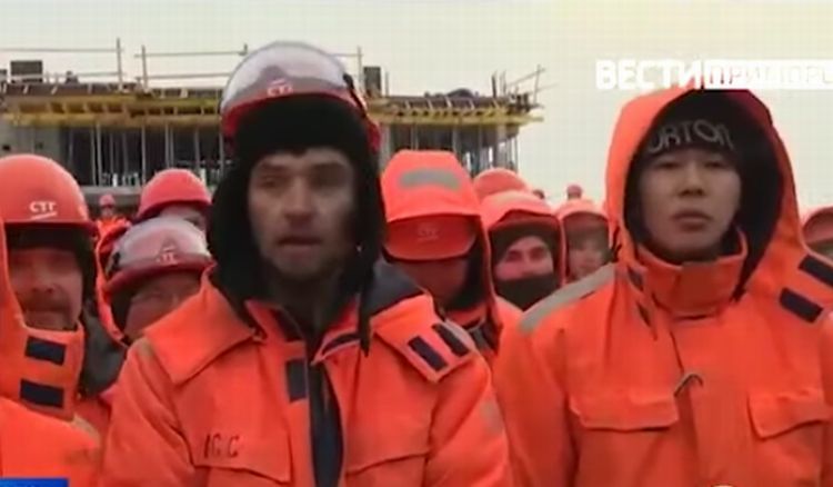 На острове Русский рабочим из Бурятии выплатили зарплату На острове Русский рабочим из Бурятии выплатили зарплату