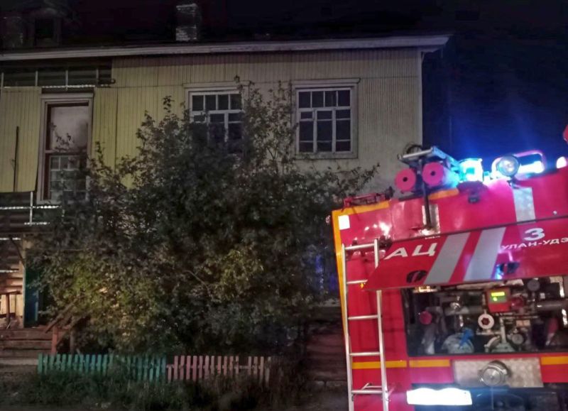 Пожар в заброшенной двухэтажке потушили в Улан-Удэ Пожар в заброшенной двухэтажке потушили в Улан-Удэ