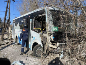 В Улан-Удэ пассажирский автобус снес столб и оставил без электричества микрорайон 