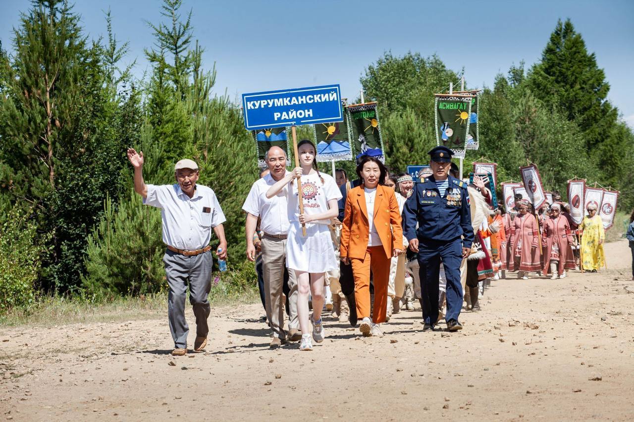 В Бурятии на Байкале отметили эвенкийский праздник «Больдёр» В Бурятии на Байкале отметили эвенкийский праздник «Больдёр»
