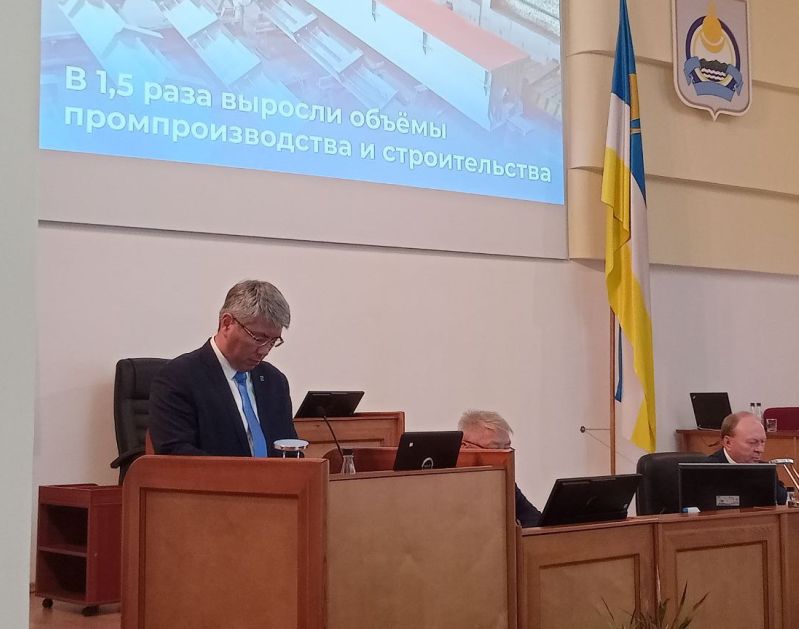 Алексей Цыденов выступил перед Хуралом с отчетом о работе правительства Бурятии
