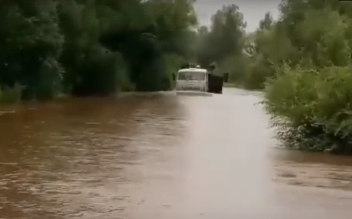 Вода затопила луга. Село Шартыкей Джидинский район. Наводнение Шартыкей. Наводнение в Джидинском районе. Луговая затоплена.