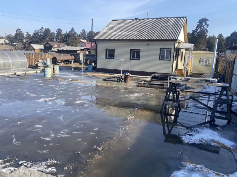 В Улан-Удэ из-за самовольного забора затопило дворы В Улан-Удэ из-за самовольного забора затопило дворы
