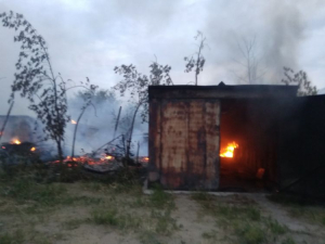 В Улан-Удэ дети спалили автомобиль, несколько гаражей и кладовые