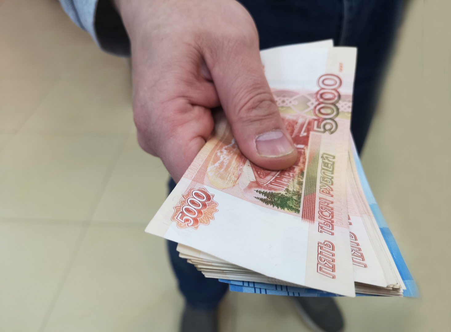 В Улан-Удэ 41-летний житель потерял деньги, одолжив их «брату»