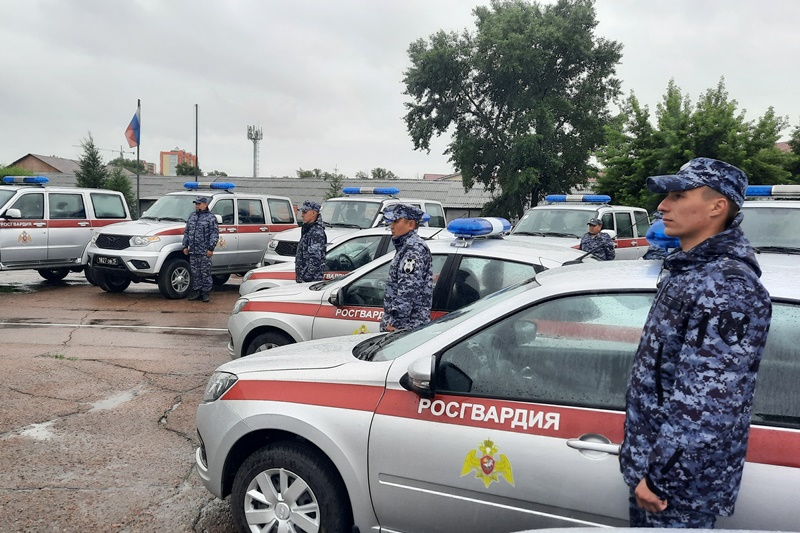 В Бурятии росгвардейцам подарили 32 новеньких авто В Бурятии росгвардейцам подарили 32 новеньких авто