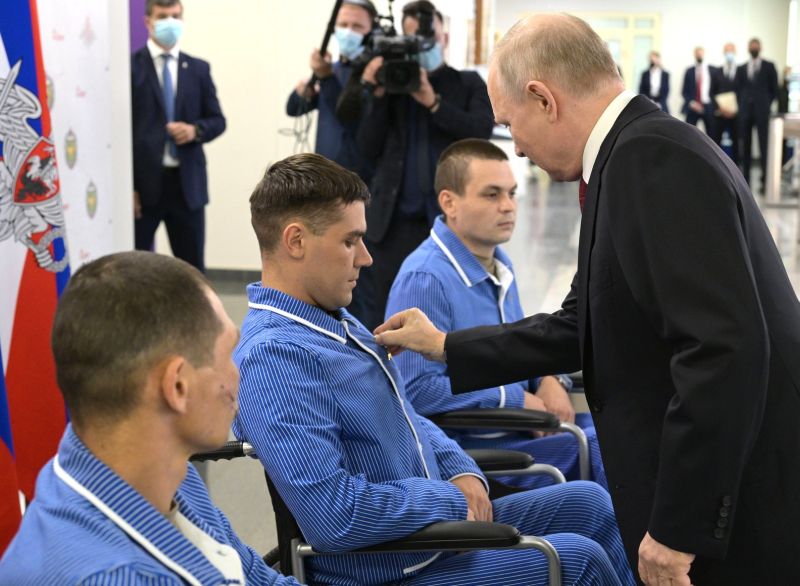 Владимир Путин лично наградил раненых военных из Бурятии