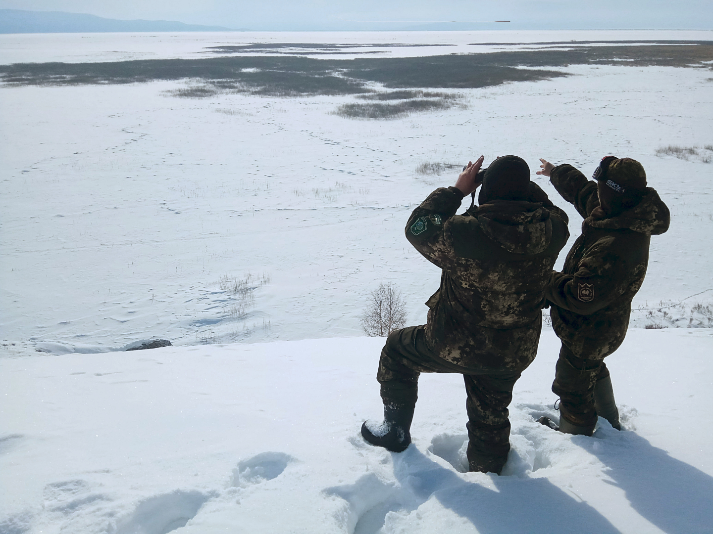 В Бурятии и Иркутской области усилят надзор за выездом машин на лед Байкала