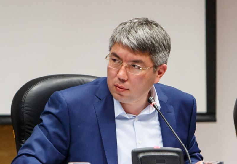 Гендиректор «Бизнес-инвеста» сбежал от «ежовых рукавиц» Алексея Цыденова