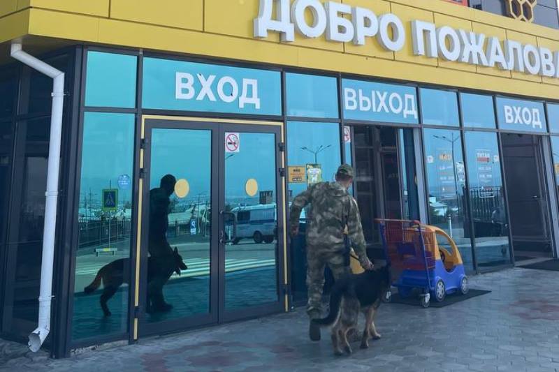 Сегодня «заминировали» один из торговых центров Улан-Удэ Сегодня «заминировали» один из торговых центров Улан-Удэ