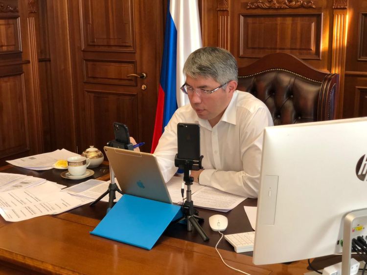 Глава Бурятии: если человек живет достойно, он детей не оставляет сиротами Глава Бурятии: если человек живет достойно, он детей не оставляет сиротами
