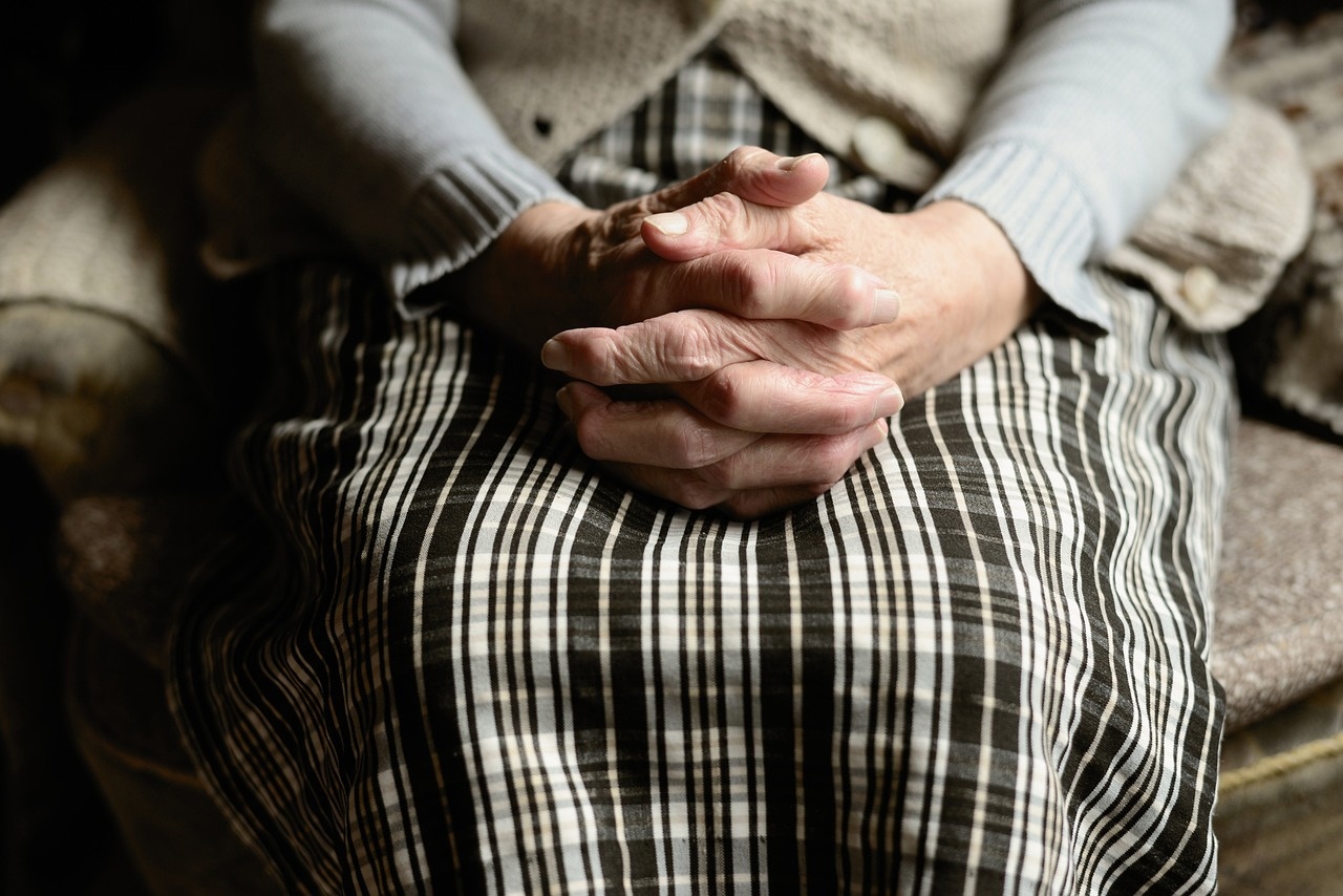 В Бурятии из запертой квартиры вызволили больную 70-летнюю бабушку В Бурятии из запертой квартиры вызволили больную 70-летнюю бабушку