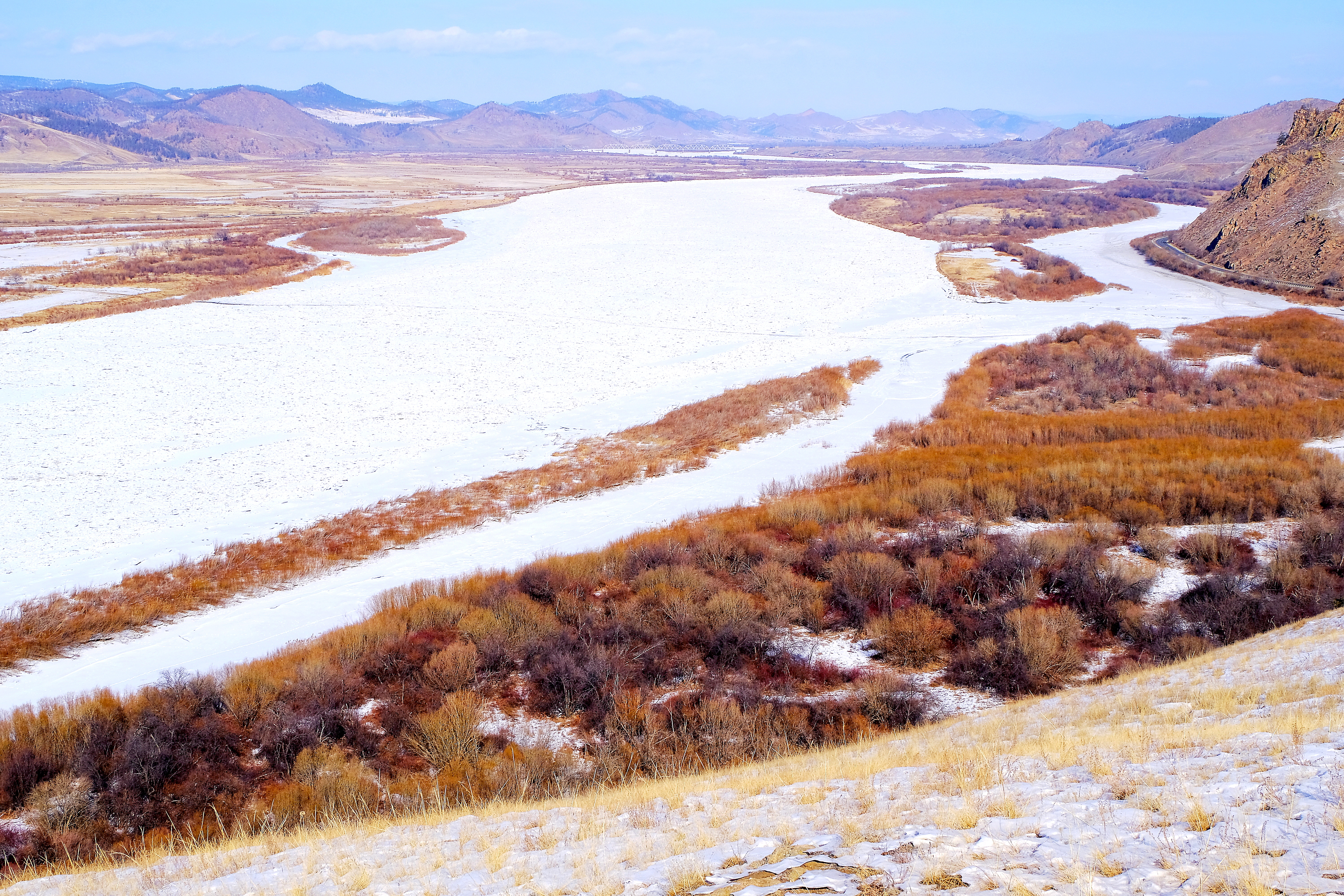 Река Селенга в Бурятии зимой