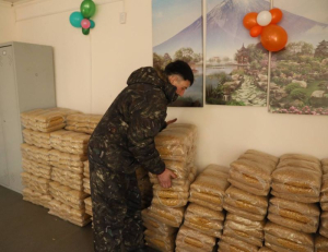 Предпринимательница из Улан-Удэ передала военным тонну макарон