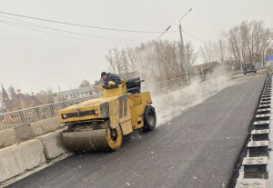 Жителей Бурятии удивила укладка асфальта в снег