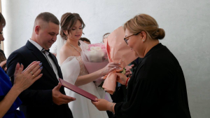 В Бурятии поздравили молодые пары с заключением брака