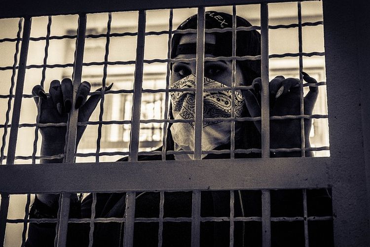 В Улан-Удэ мошенники разыграли перед бабушкой настоящий спектакль В Улан-Удэ мошенники разыграли перед бабушкой настоящий спектакль