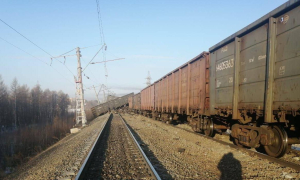 В Забайкальском крае поезд врезался в легковой автомобиль