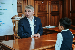 Глава Бурятии провел совещание с первоклассником