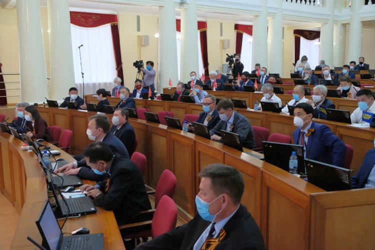 Депутаты Хурала Бурятии устали «клянчить» деньги у правительства Депутаты Хурала Бурятии устали «клянчить» деньги у правительства
