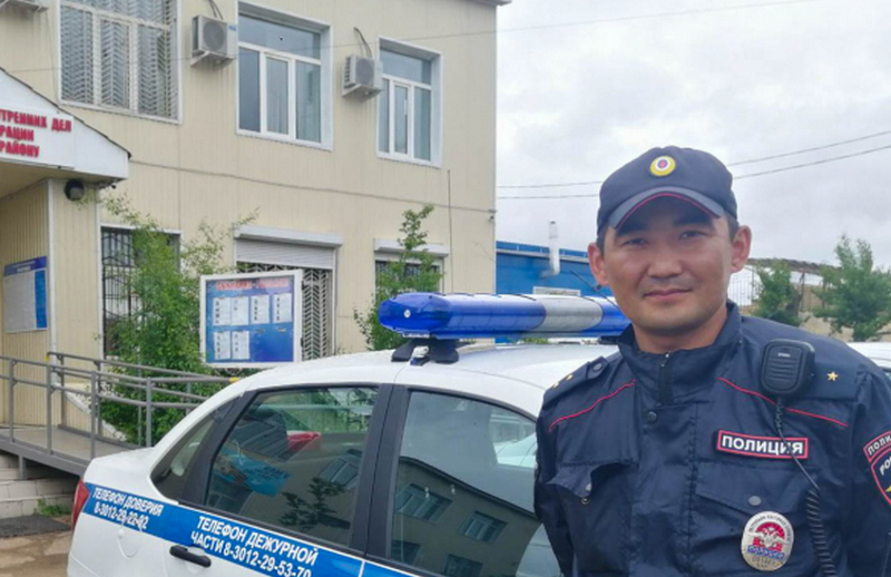 В Бурятии полицейский быстро доставил в больницу младенца, пострадавшего в ДТП В Бурятии полицейский быстро доставил в больницу младенца, пострадавшего в ДТП