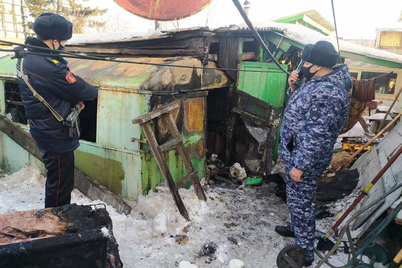 В Бурятии росгвардейцы спасли людей из пожара В Бурятии росгвардейцы спасли людей из пожара