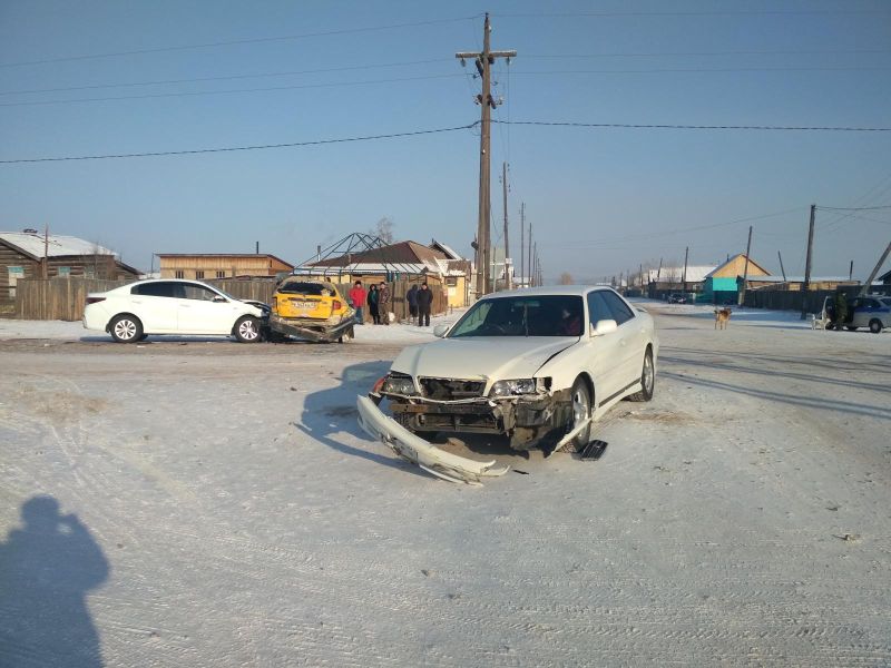 В Бурятии женщина на «Чайзере» стала виновницей тройного ДТП В Бурятии женщина на «Чайзере» стала виновницей тройного ДТП