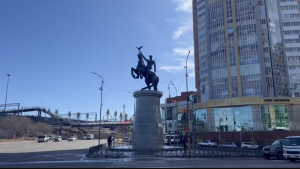 У памятников Улан-Удэ проходит «банный день»